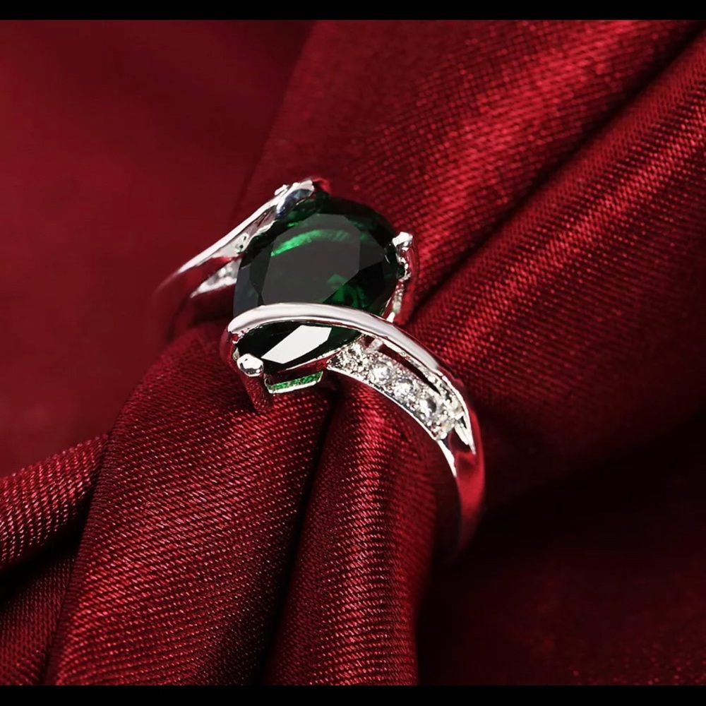 925 Silver Stamped Enchanting Emerald Ring Size 6